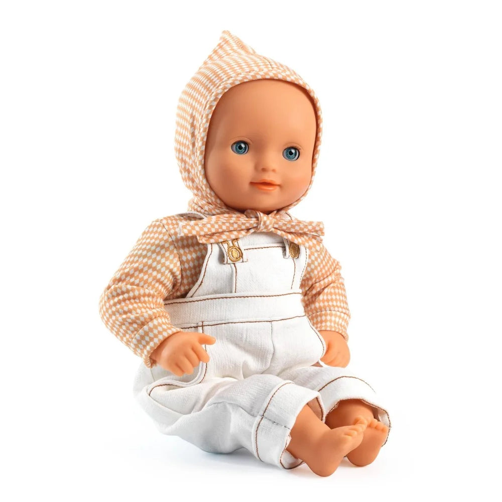 POMEA Puppenkleidung Cannelle: Latzhose mit kariertem Shirt, 18M ; POMEA Puppenkleidung Cannelle Set mit Haube und weißer Kleidung ; POMEA Puppenkleidung Cannelle: Kariertes Shirt mit weißer Latzhose und Haube ; POMEA Puppe in Cannelle Kleidung mit Haube und Strampler