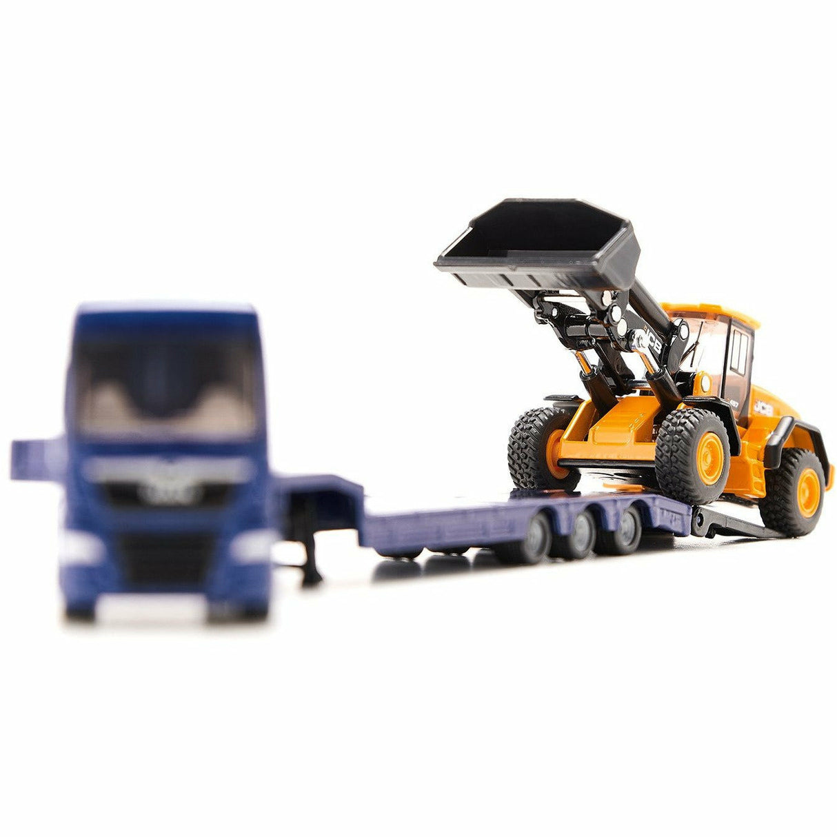 SIKU | MAN LKW mit Tieflader und JCB Radlader