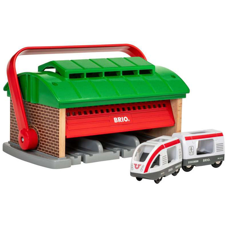 BRIO | Mitnehm-Lokschuppen mit Reisezug