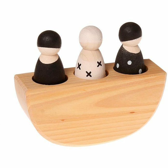 Grimm's | Drei Freunde im Boot Monochrom