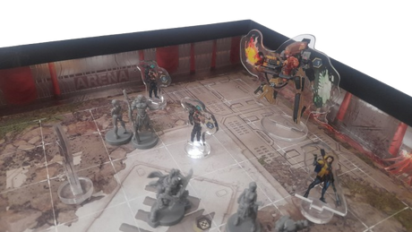 Nanolith Deluxe Erweiterung Spielbrett mit Miniaturfiguren und Szenario