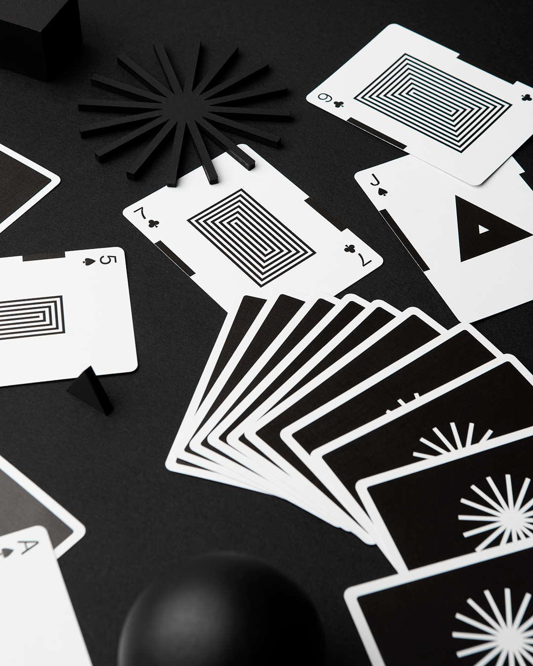Art of Play | Spielkarten | Eames „Starburst“ Black Edition