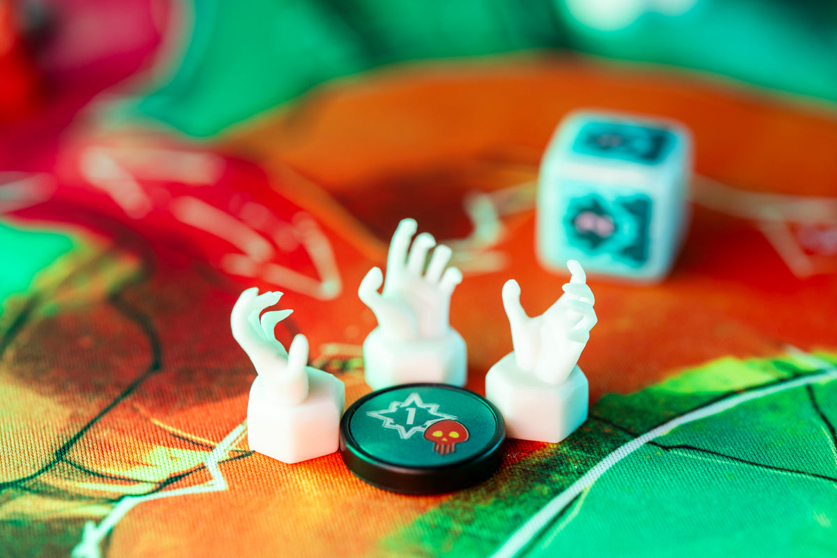GROLL Brettspiel von Frosted Games mit Zombies und Würfel
