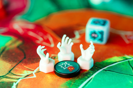GROLL Brettspiel von Frosted Games mit Zombies und Würfel