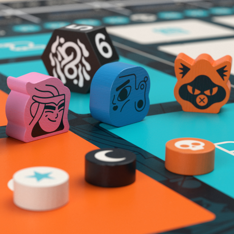 Bunte Spielfiguren und Marker des Brettspiel Circus Fame & Fable auf Spielbrett