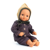 # POMEA Puppenkleidung Ambre - kariertes Kleid mit brauner Schürze ; POMEA Puppenkleidung Ambre - Kleid, Hose, Tasche und Haube für Puppen ; POMEA Puppenkleidung Ambre: Karierten Anzug mit Haube für Puppen ; POMEA Puppenkleidung Ambre: Puppe mit kariertem Anzug und Mütze
