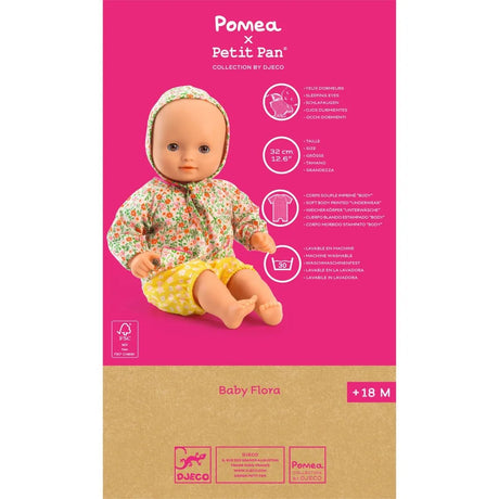 Baby-Puppe Flora in Blumenkleid und gelbem Outfit in Verpackung ; Pomea Baby Flora Puppe 32cm mit Blumenkleid und Haube ; POMEA Puppe Flora im farbenfrohen Blütenkleid sitzend ; POMEA Puppe Flora im rosa Pünktchen-Outfit sitzend