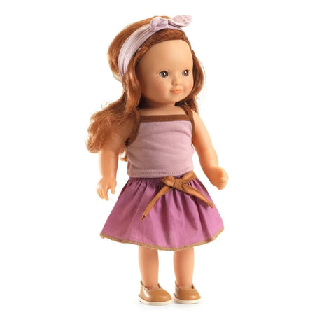 POMEA Puppe Lovely Sophie mit braunen Haaren und rosa-violettem Kleid ; POMEA Puppe Lovely Sophie mit rosa Oberteil und lila Rock, 32 cm ; POMEA Puppe Lovely Sophie mit roten Locken und lila Unterwäsche ; POMEA Puppe Lovely Sophie mit braunem Haar und rosa Haarband ; Kleines Mädchen spielt mit POMEA Puppe Lovely Sophie im Kinderwagen ; # Kind spielt mit POMEA Puppe Lovely Sophie und Zubehör ; Kind spielt mit POMEA Puppe Lovely Sophie im Puppenbett ; Kind spielt mit POMEA Puppe Lovely Sophie im Holzbett