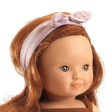 POMEA Puppe Lovely Sophie mit braunen Haaren und rosa-violettem Kleid ; POMEA Puppe Lovely Sophie mit rosa Oberteil und lila Rock, 32 cm ; POMEA Puppe Lovely Sophie mit roten Locken und lila Unterwäsche ; POMEA Puppe Lovely Sophie mit braunem Haar und rosa Haarband ; Kleines Mädchen spielt mit POMEA Puppe Lovely Sophie im Kinderwagen ; # Kind spielt mit POMEA Puppe Lovely Sophie und Zubehör ; Kind spielt mit POMEA Puppe Lovely Sophie im Puppenbett ; Kind spielt mit POMEA Puppe Lovely Sophie im Holzbett