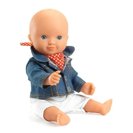 POMEA Puppenkleidung Jeansjacke mit rotem Pünktchentuch ; POMEA Puppenkleidung Jacke Denim Jeans blau für Puppen ; # Alt-Text:POMEA Puppenkleidung Set: Denim-Jacke mit rotem Polka-Dot-Kopftuch ; # POMEA Puppenkleidung Jacke: Denim-Jacke mit rotem Halstuch für PuppenOder kürzer:# Puppe trägt blaue Denim-Jacke, weiße Hose und Sneaker ; POMEA Puppenkleidung Jacke blau weiß rote Bandana Puppe