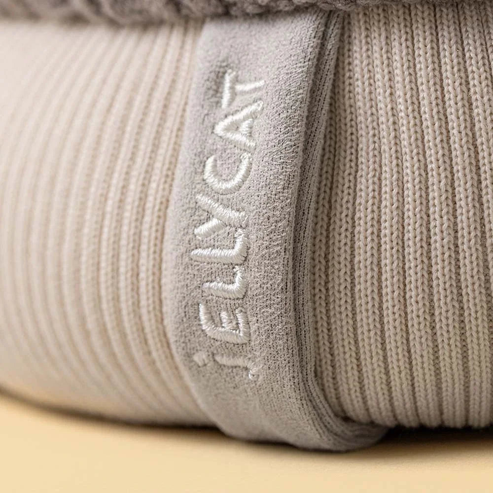 Jellycat Amuseables Pomilly Plüschtier in Beige mit Branding Detail