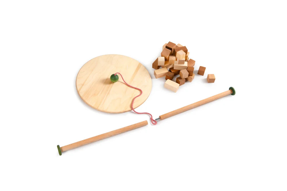 Holzpendel Grapat mit Bauklötzen und Spielzubehör