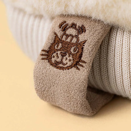 Jellycat Amuseables Fitswell Mitten mit süßem Katzengesicht-Design in Beige