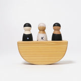 Grimm's | Drei Freunde im Boot Monochrom