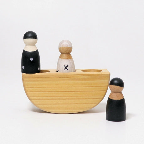 Grimm's | Drei Freunde im Boot Monochrom