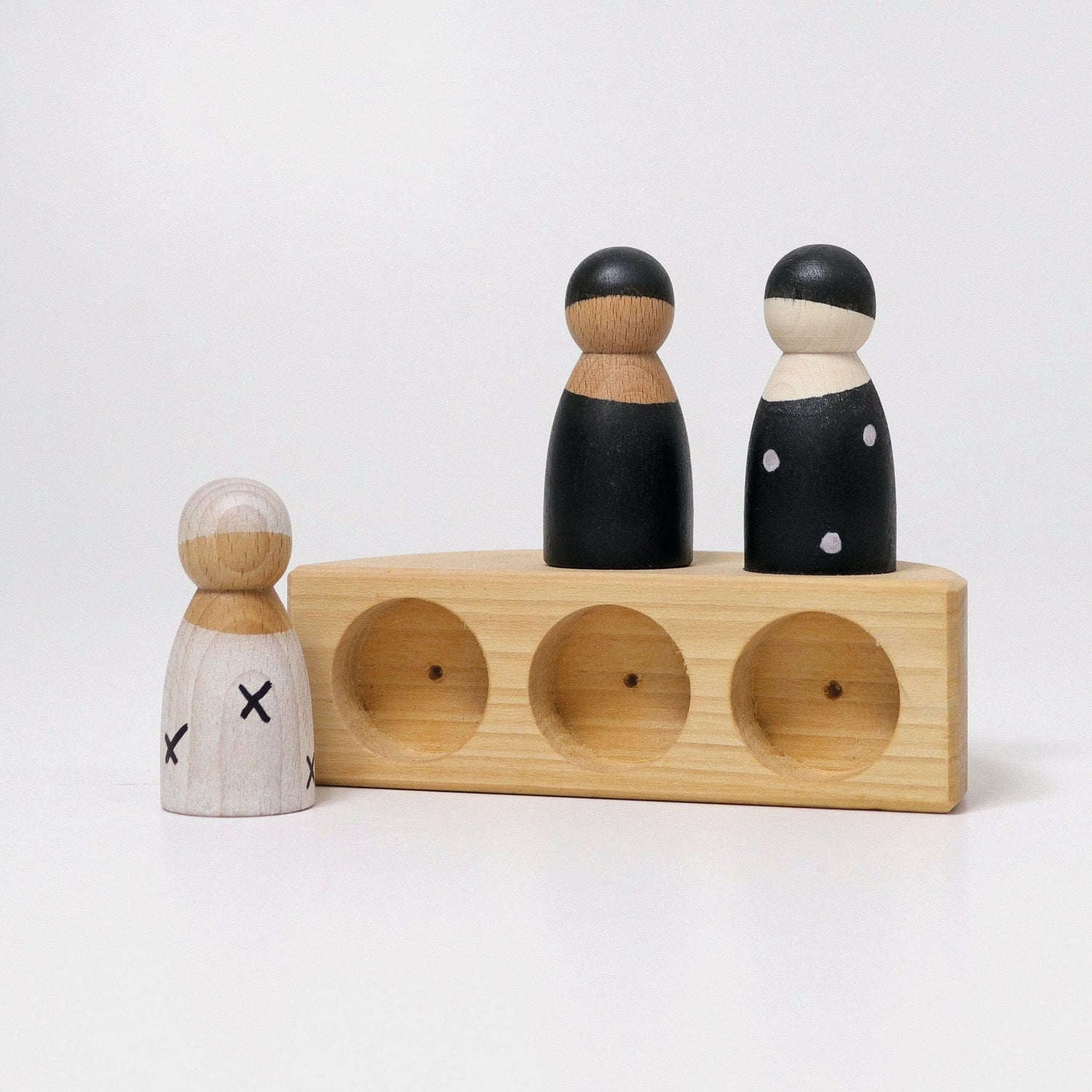 Grimm's | Drei Freunde im Boot Monochrom