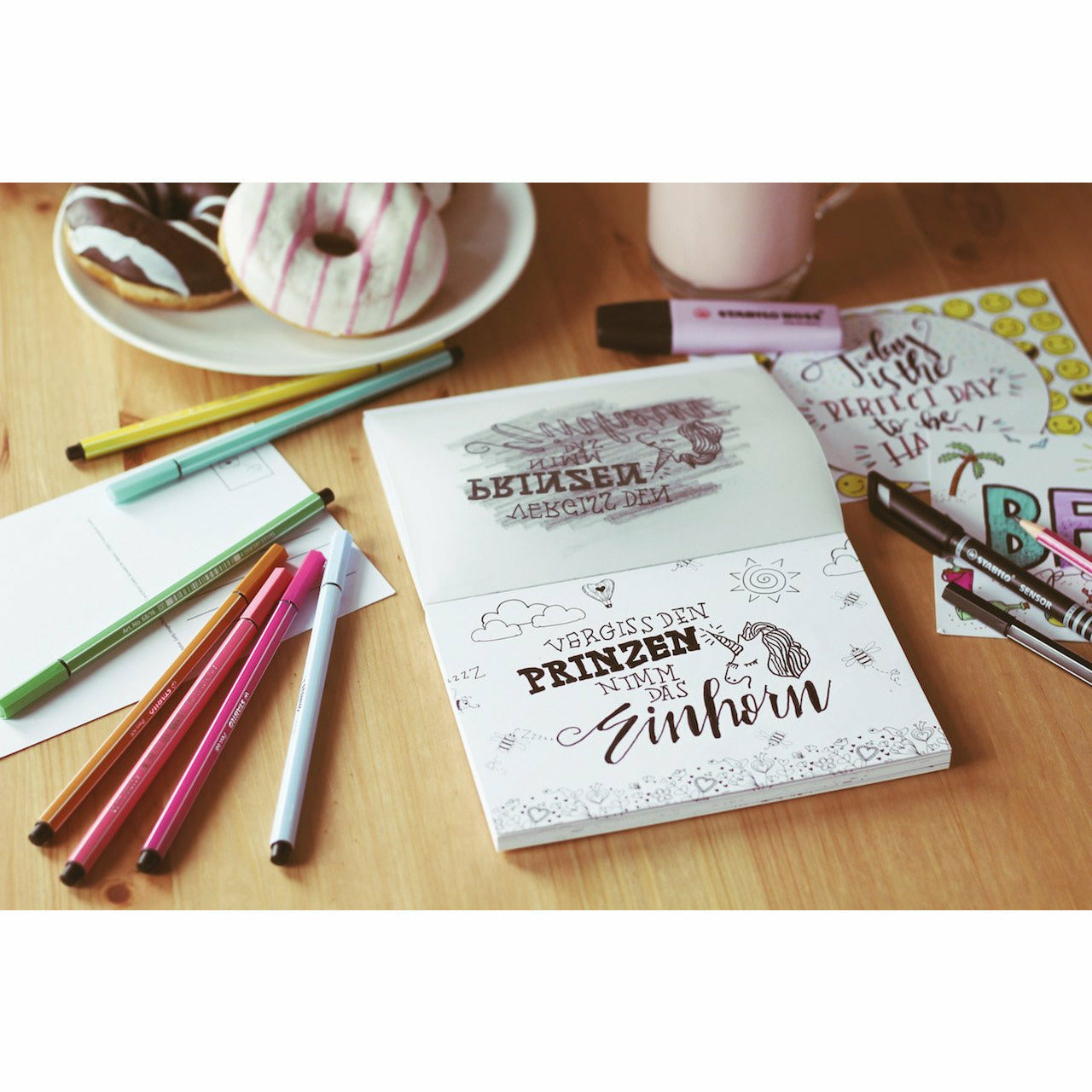 STABILO Kreative Grüsse Malbuch + 1 BOSS Pastel, 1 SENSOR, 1 Pencil 160 GUKA Bleistift und 8 Pen 68 sort